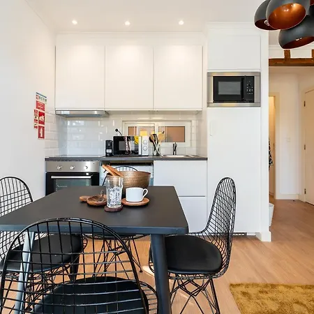 Designer 2bed1bath Mins To Famed Ramiro Restaurant Lisboa