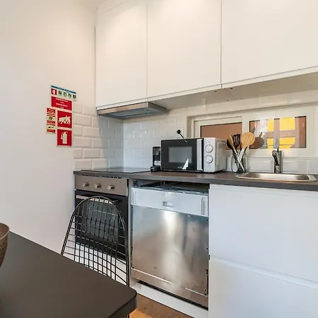 Designer 2bed1bath Mins To Famed Ramiro Restaurant Apartment Lisbon